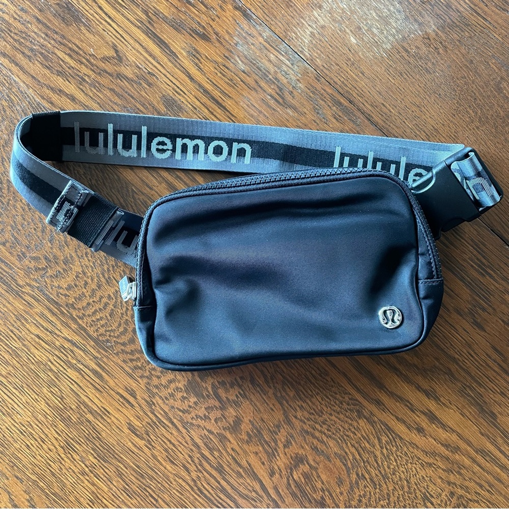Lululemon Wordmark Everywhere Belt Bag 1L